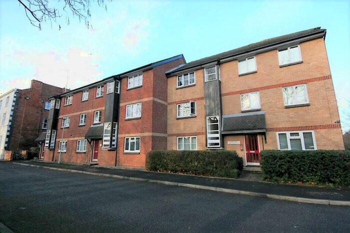 2 Bedroom Flat To Rent In Muirfield Close, Reading, RG1