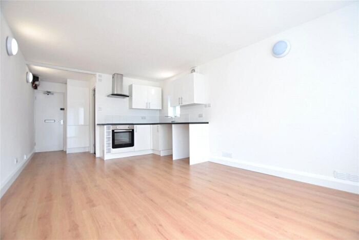Studio To Rent In Crescent Court, Crescent Road, Reading, Berkshire, RG1