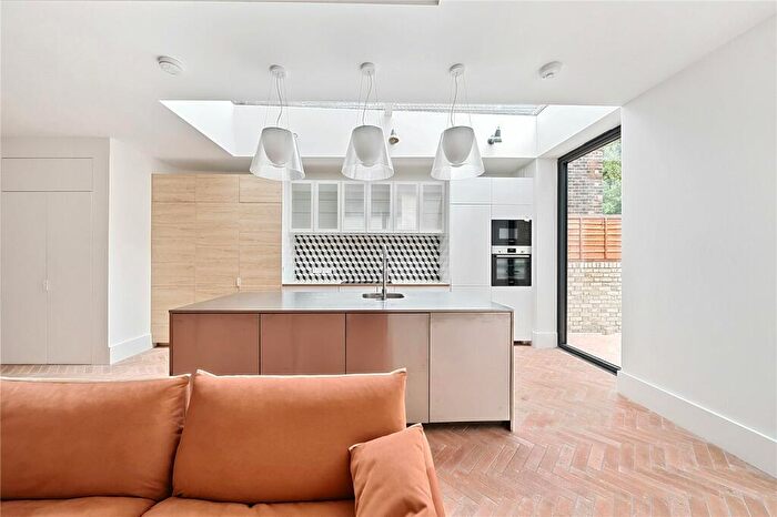 3 Bedroom Terraced House To Rent In Glasslyn Road, London, N8