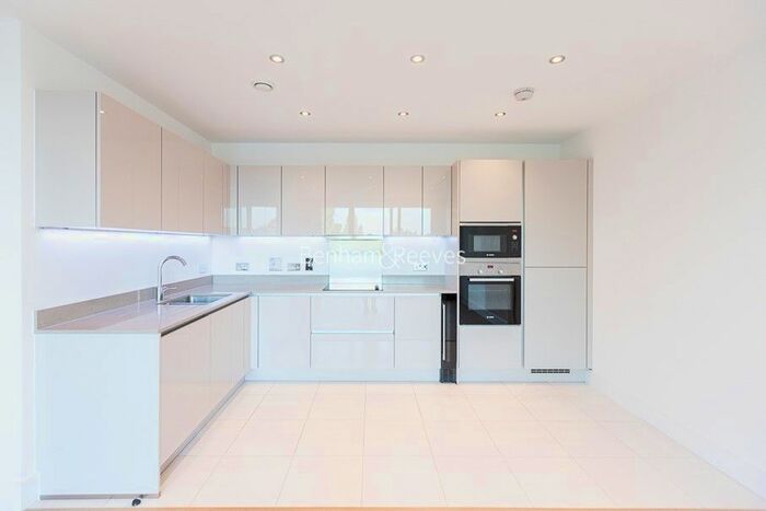 2 Bedroom Flat To Rent In Levett Square, Kew, TW9