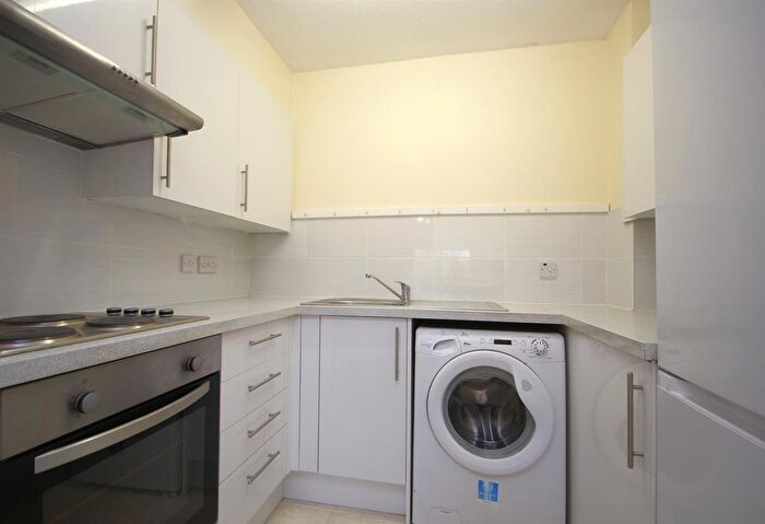 1 Bedroom Flat For Sale In High Oaks House, Locks Heath, Southampton, SO31