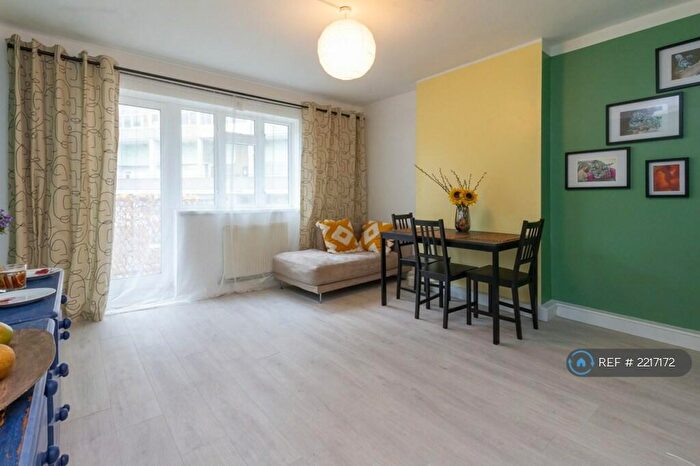 2 Bedroom Flat To Rent In East Street, London, SE17
