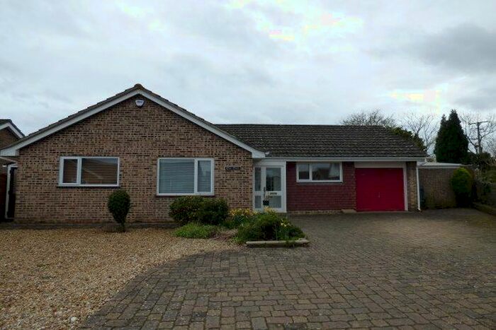 3 Bedroom Bungalow To Rent In Highfield Crescent, Taunton, TA1