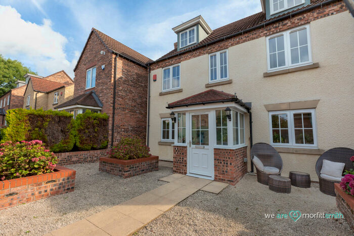 4 Bedroom Detached House For Sale In Low Rocha Grove, S36