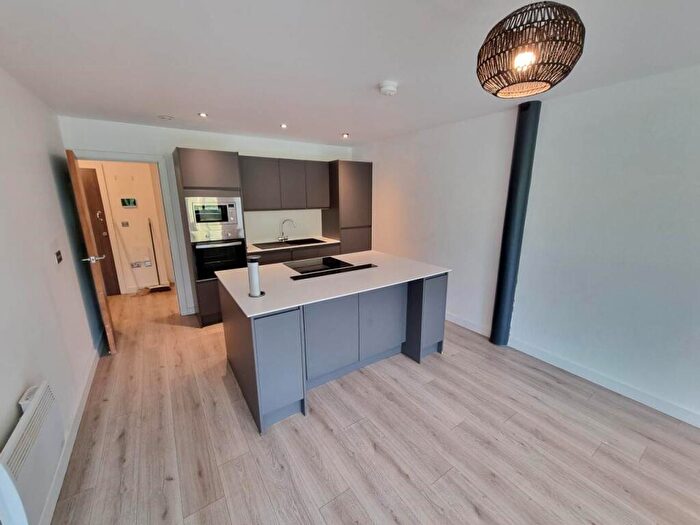 2 Bedroom Flat To Rent In Conditioning House, Cape Street, Bradford, BD1