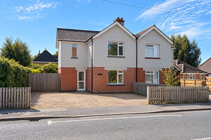 3 Bedroom Semi-Detached House For Sale In Warsash Road, SO31