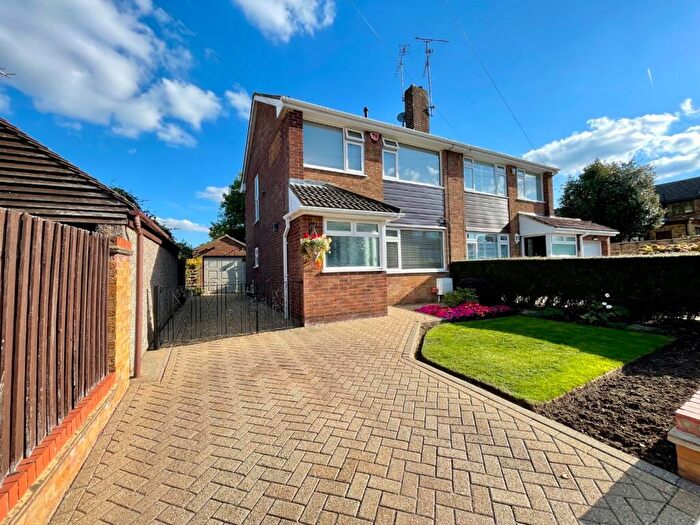 3 Bedroom Semi-Detached House For Sale In Englefield, Luton, Bedfordshire, LU2