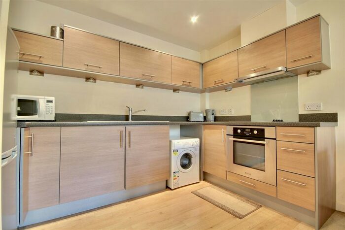 2 Bedroom Flat To Rent In Cross Street, Portsmouth, PO1