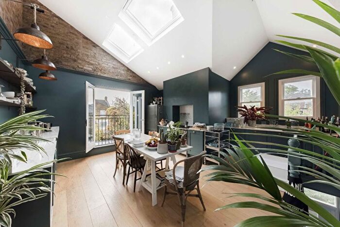 3 Bedroom Flat To Rent In Ridley Road, London, NW10