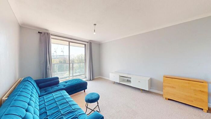 2 Bedroom Flat To Rent In Woolmead Avenue, London, NW9