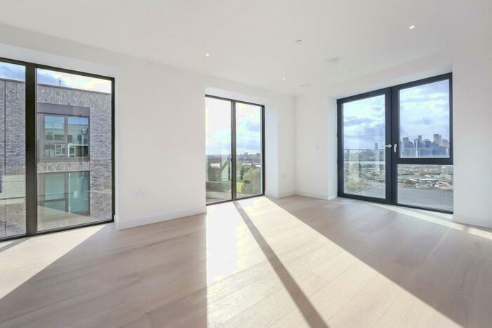 2 Bedroom Apartment To Rent In Shipwright Street, London, E16