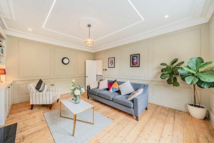1 Bedroom Flat For Sale In Hammersmith Grove, Hammersmith, W6