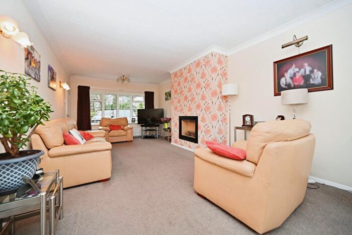 5 Bedroom Detached House For Sale In Layton Avenue, Rawdon, Leeds, LS19