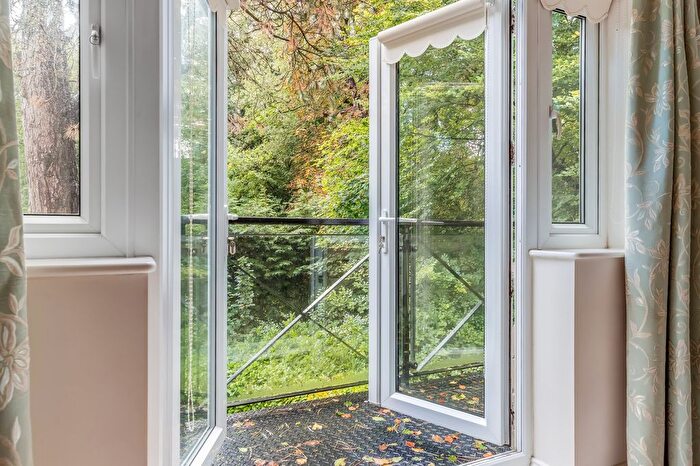 2 Bedroom Flat For Sale In Clifton Road, Ilkley, West Yorkshire, LS29
