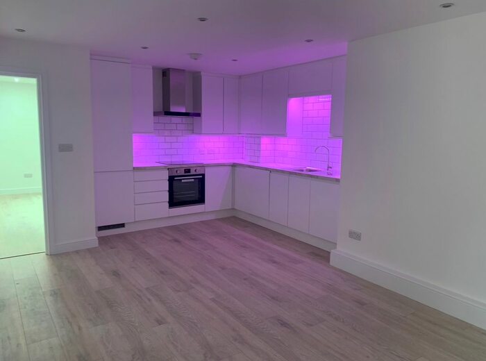 4 Bedroom Terraced House To Rent In Berry Way, Ealing, W5