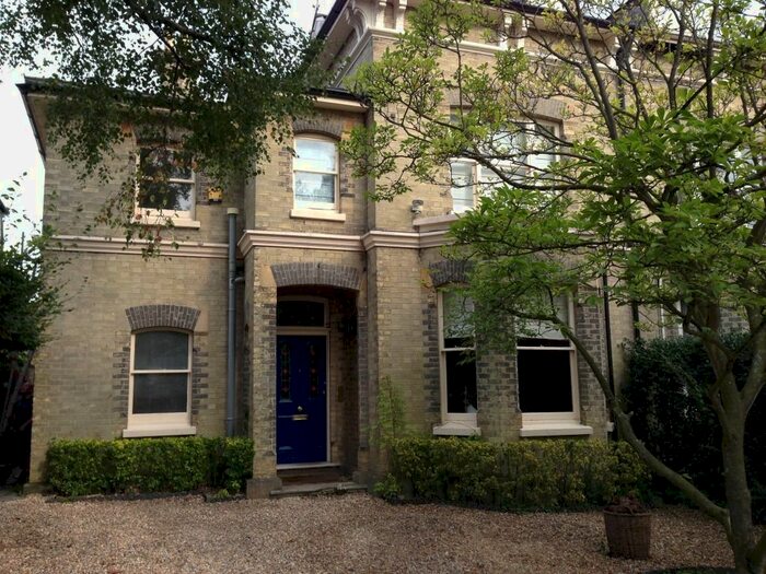 1 Bedroom Flat To Rent In Park Road, Redhill, RH1