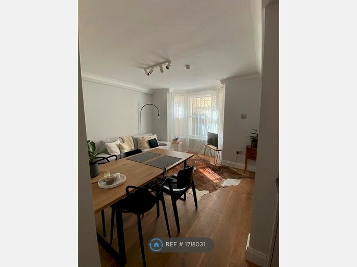 2 Bedroom Flat To Rent In Fairholme Road, London, W14