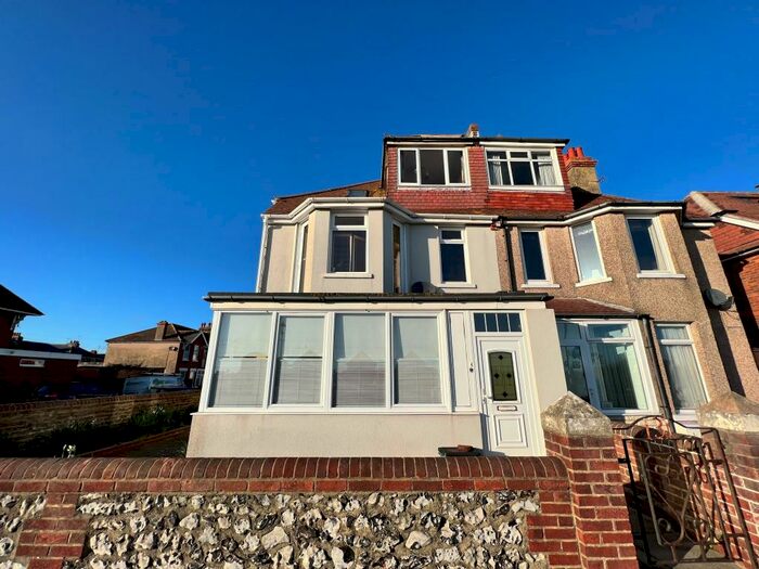 1 Bedroom Apartment To Rent In Royal Parade, BN22