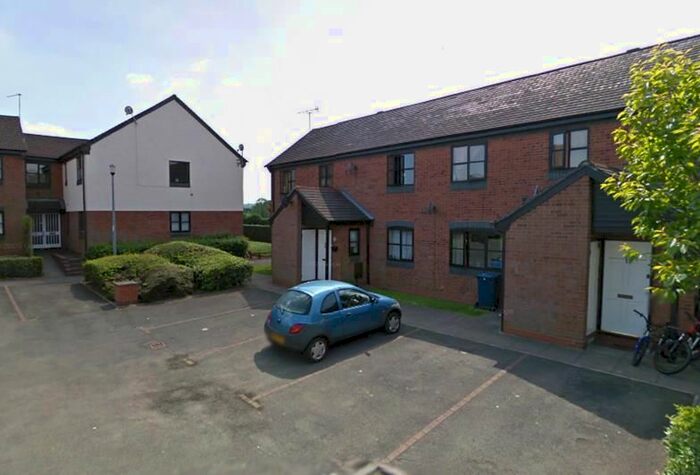 2 Bedroom Flat To Rent In Moore Close, Stone, ST15