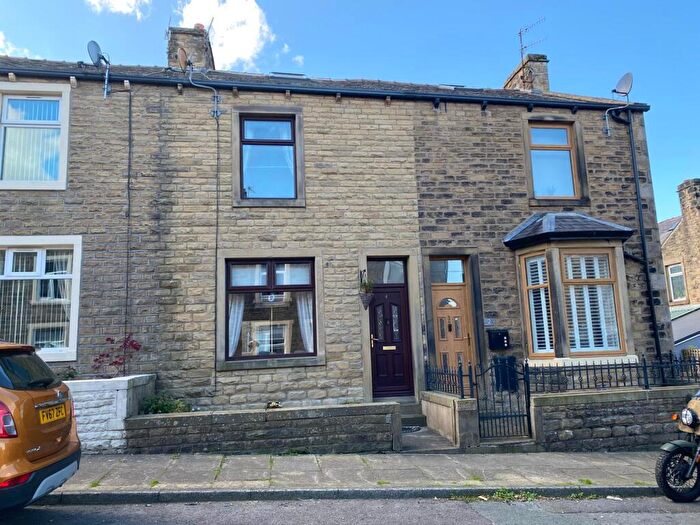 3 Bedroom Terraced House For Sale In Lower West Avenue, Barnoldswick, Lancashire, BB18