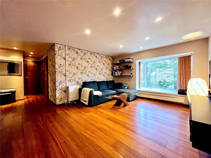 2 Bedroom Apartment For Sale In Cambridge Road, Waterloo, L22