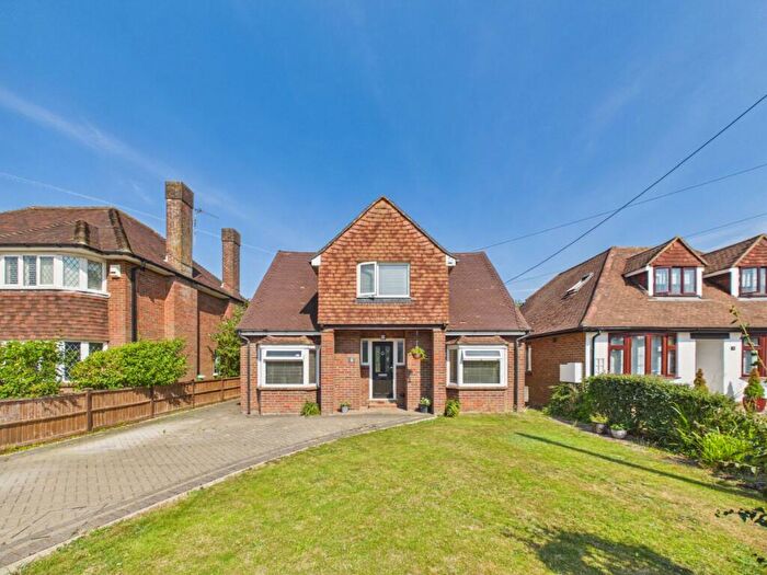 3 Bedroom Detached House For Sale In Sunnymede Avenue, Chesham, HP5