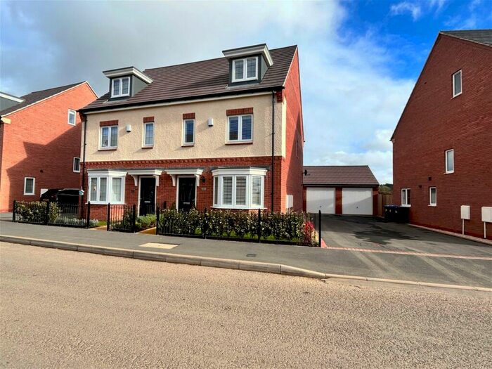 3 Bedroom Semi-Detached House For Sale In Airfield Road, Market Harborough, LE16