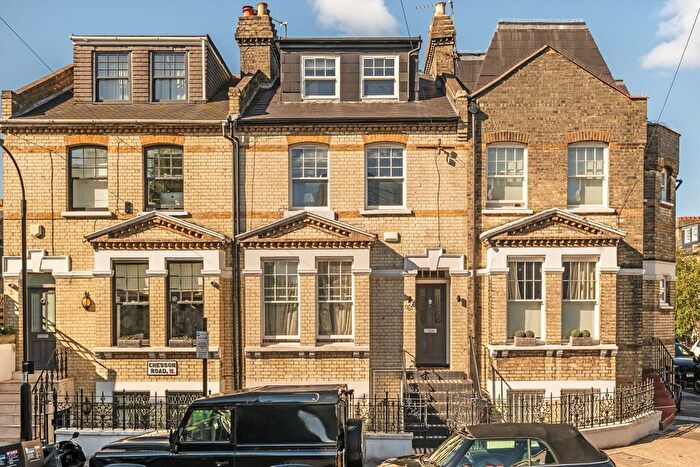 3 Bedroom Flat For Sale In Chesson Road, London, W14