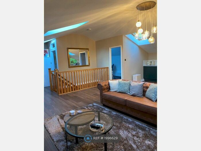 3 Bedroom Flat To Rent In Badminton Road, Coalpit Heath, Bristol, BS36