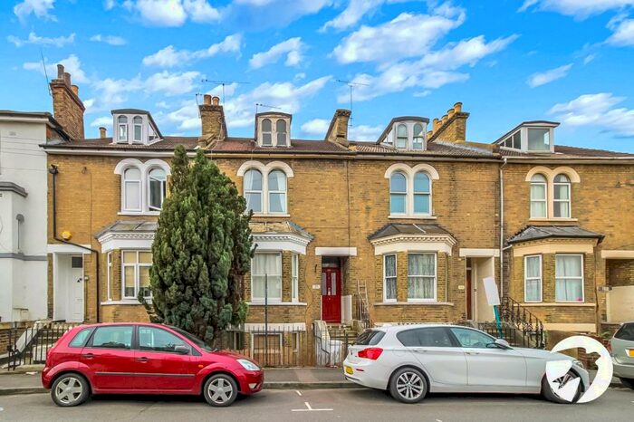 1 Bedroom Flat To Rent In Darnley Street, Gravesend, Kent, DA11