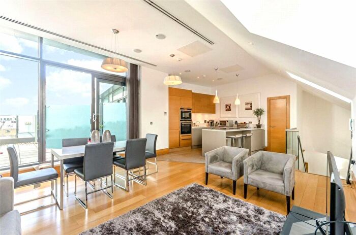 3 Bedroom Penthouse To Rent In Leman Street, Aldgate East, London, E1