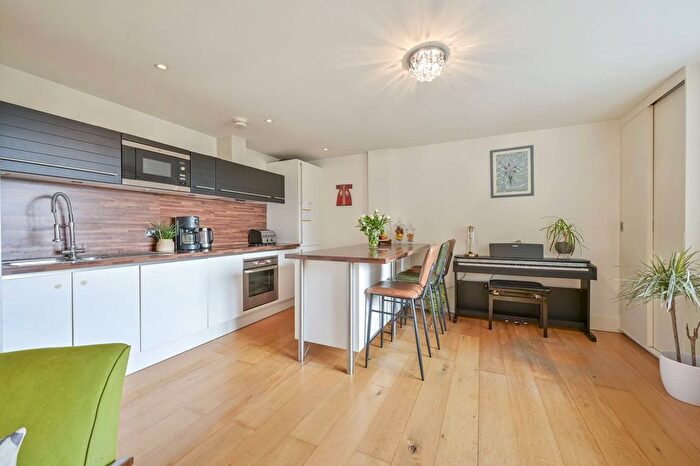 3 Bedroom Flat To Rent In The Downs, Wimbledon, London, SW20