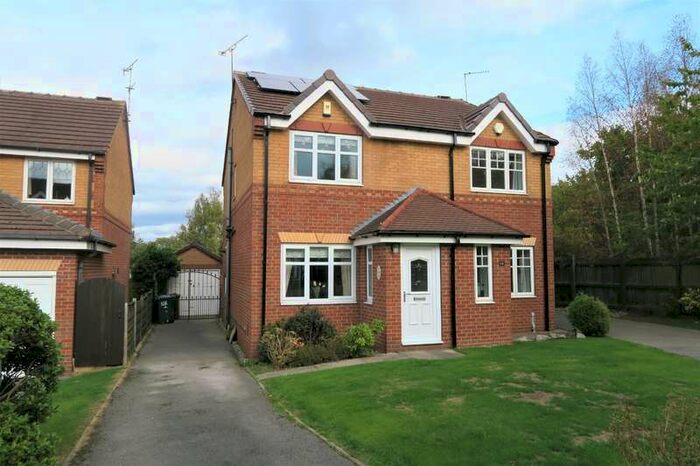 2 Bedroom Detached House To Rent In Petrel Way Morley, LS27
