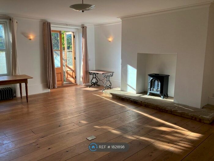 2 Bedroom Flat To Rent In Dover, Dover, CT16