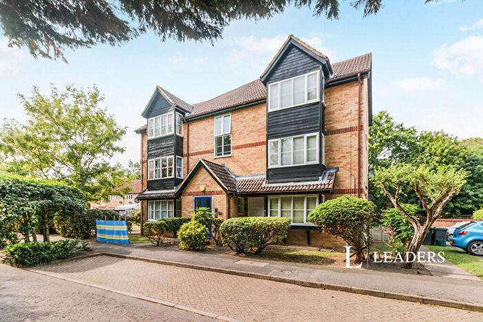 1 Bedroom House To Rent In Weatherall Close, Addlestone, KT15