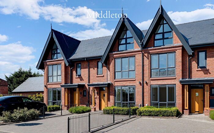 4 Bedroom Mews For Sale In Beaufort Court, Lache Lane, CH4