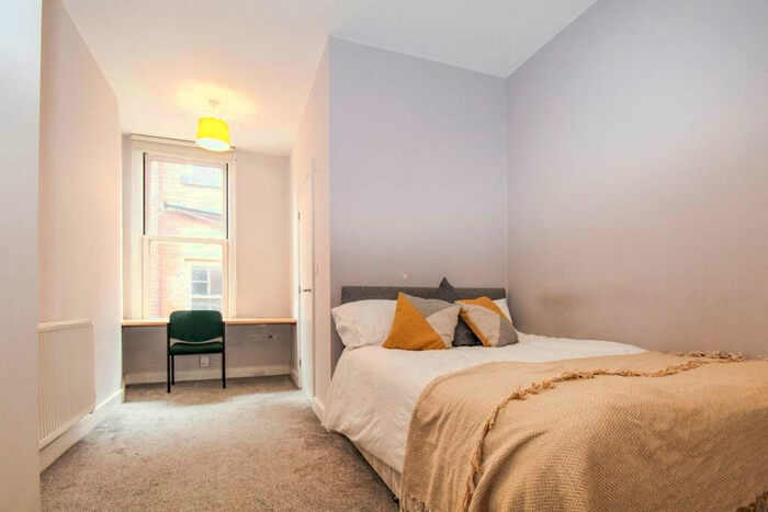 4 Bedroom Flat To Rent In Kennedy House, Vauxhall Walk, London, SE11