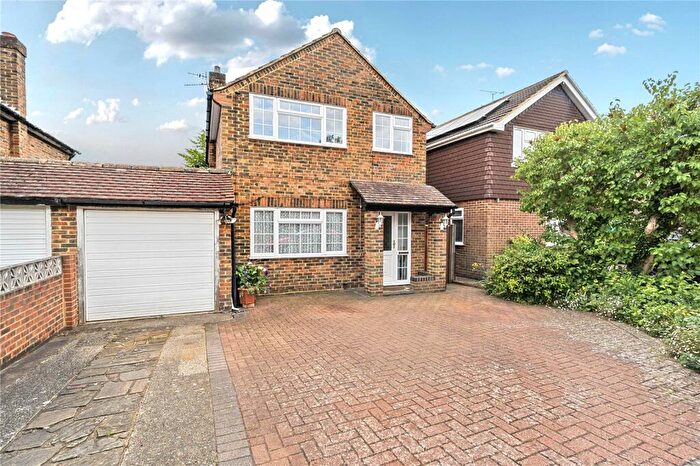 3 Bedroom Detached House For Sale In Five Oaks Close, Woking, St. Johns, GU21