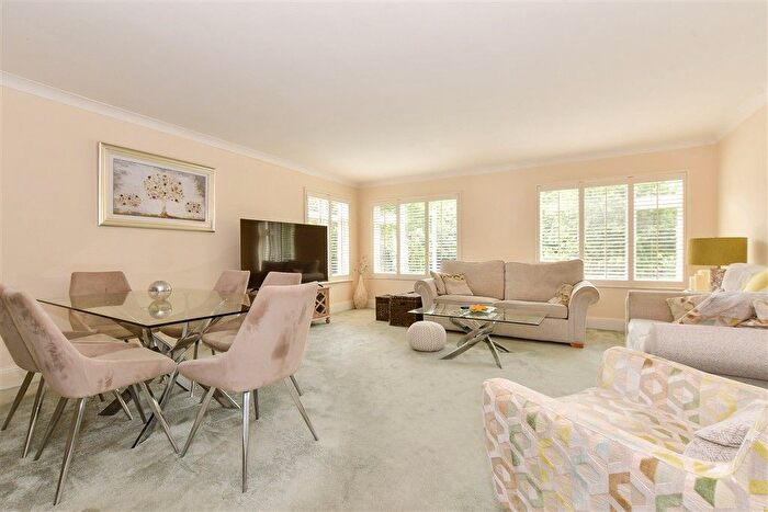 2 Bedroom Flat For Sale In Victoria Avenue, Shanklin, Isle Of Wight, PO37