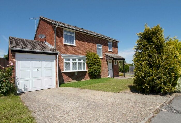 4 Bedroom Detached House To Rent In Thatchers Close, Horsham, RH12
