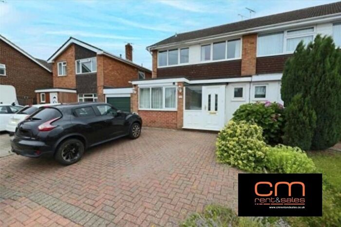 4 Bedroom Semi-Detached House To Rent In Chestnut Walk, Chelmsford, CM1