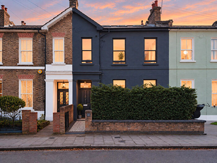 2 Bedroom Apartment To Rent In Meeting House Lane, London, SE15