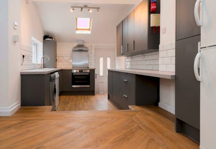 6 Bedroom Property To Rent In Cavendish Road, NE2