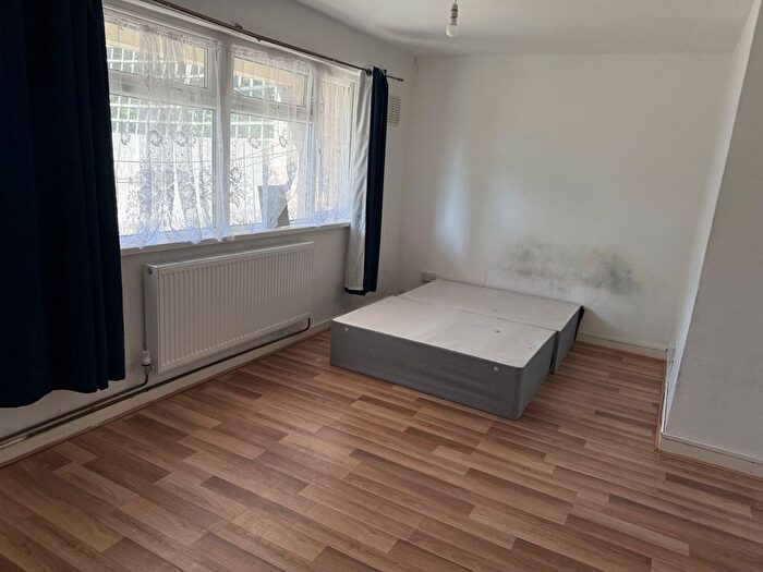 3 Bedroom Flat To Rent In Sorensen Court, Leyton Grange Estate, London, E10