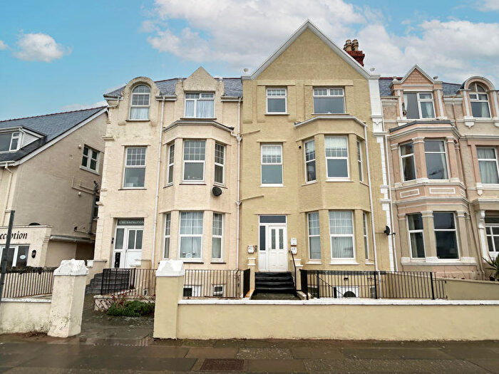 2 Bedroom Apartment For Sale In West Parade, Llandudno, LL30