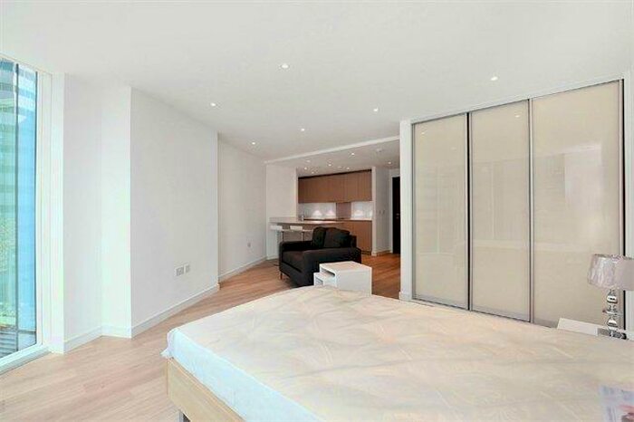 Apartment To Rent In Pinnacle Apartments, Saffron Central Square, Croydon, CR0