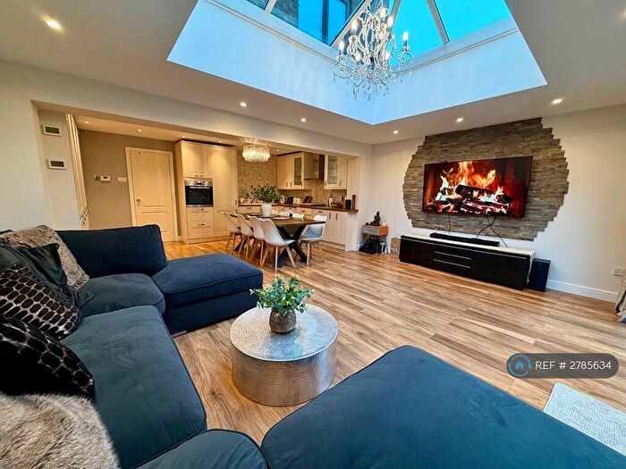 6 Bedroom Semi Detached House To Rent In Constantine Way, Milton Keynes, MK13