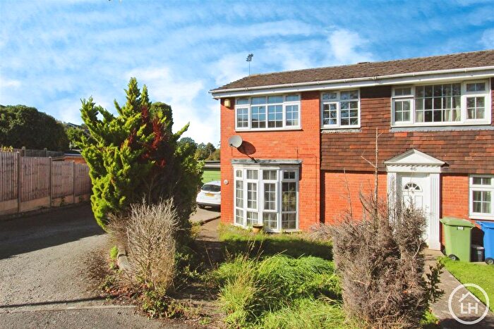 3 Bedroom End Of Terrace House For Sale In Lonsdale Drive, Sittingbourne, ME10