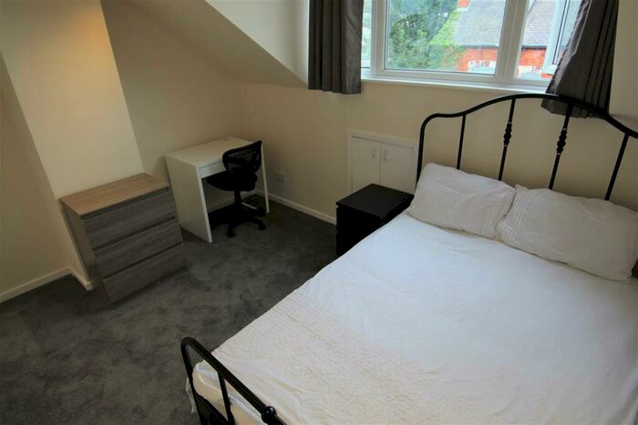 5 Bedroom Terraced House To Rent In Newport View, Burley, Leeds, LS6
