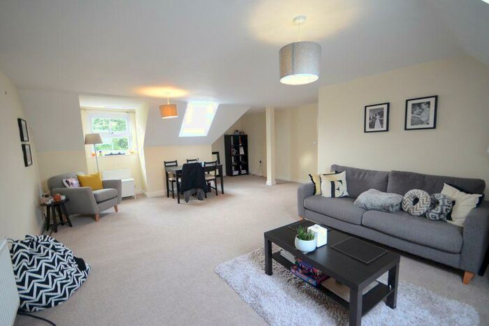 2 Bedroom Apartment To Rent In Queens Road, Caversham, RG4